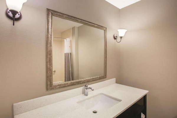 La Quinta Inn & Suites by Wyndham Baton Rouge Denham Springs image 11