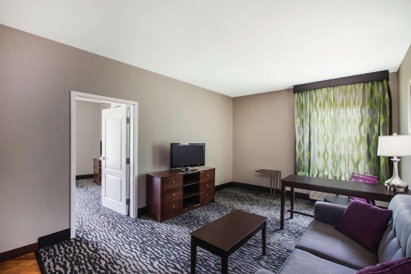La Quinta Inn & Suites by Wyndham Baton Rouge Denham Springs image 19