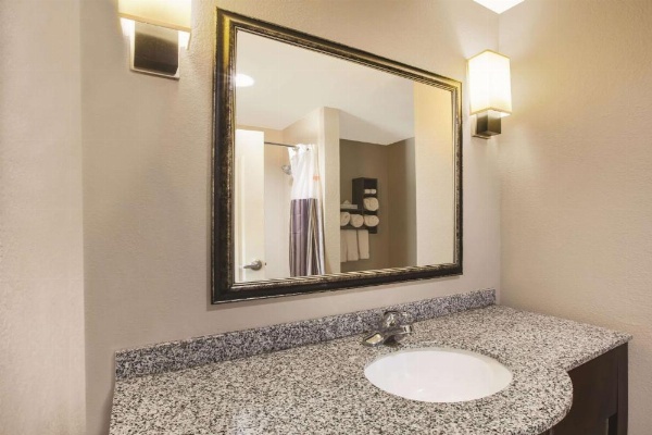 La Quinta Inn & Suites by Wyndham Baton Rouge Denham Springs image 8