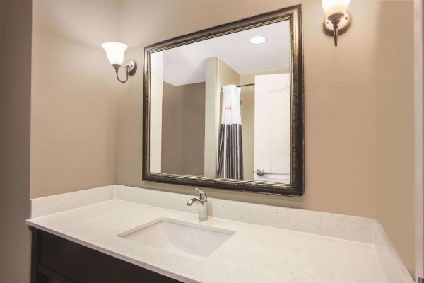 La Quinta Inn & Suites by Wyndham Baton Rouge Denham Springs image 9
